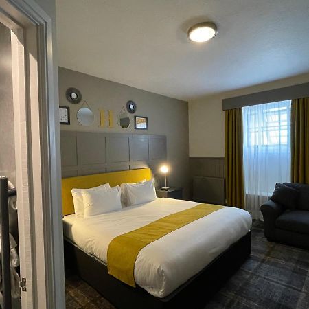 The County Hotel Haverfordwest Ngoại thất bức ảnh