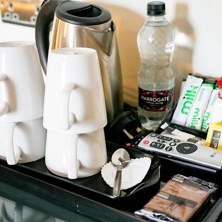 The County Hotel Haverfordwest Ngoại thất bức ảnh
