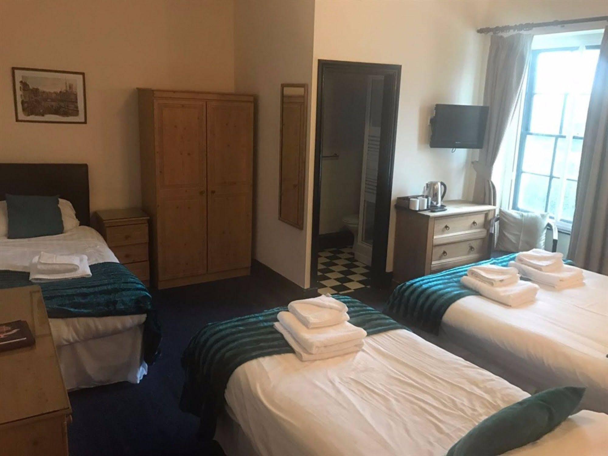 The County Hotel Haverfordwest Ngoại thất bức ảnh