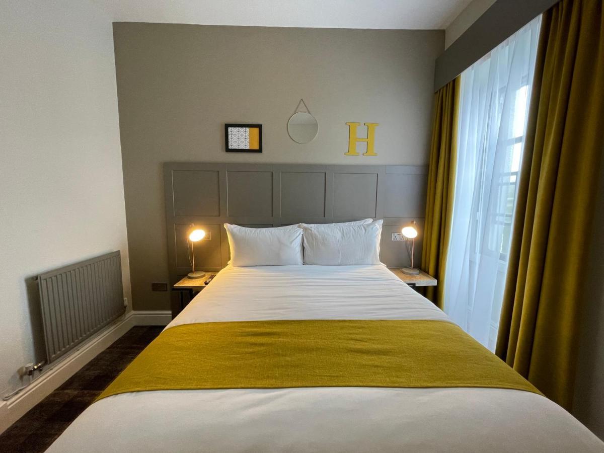 The County Hotel Haverfordwest Ngoại thất bức ảnh