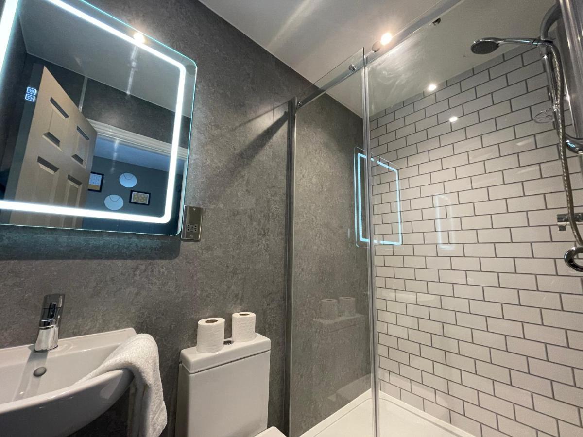 The County Hotel Haverfordwest Ngoại thất bức ảnh