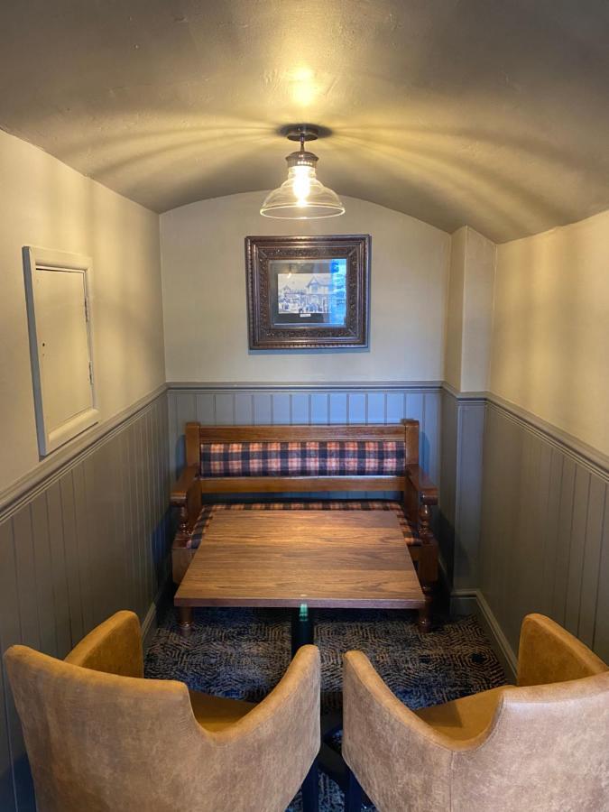 The County Hotel Haverfordwest Ngoại thất bức ảnh