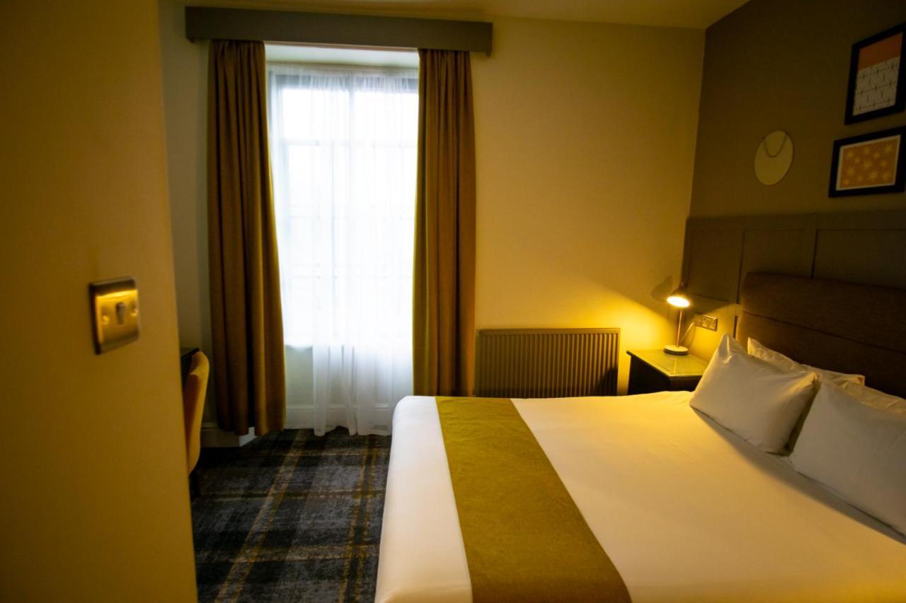 The County Hotel Haverfordwest Ngoại thất bức ảnh