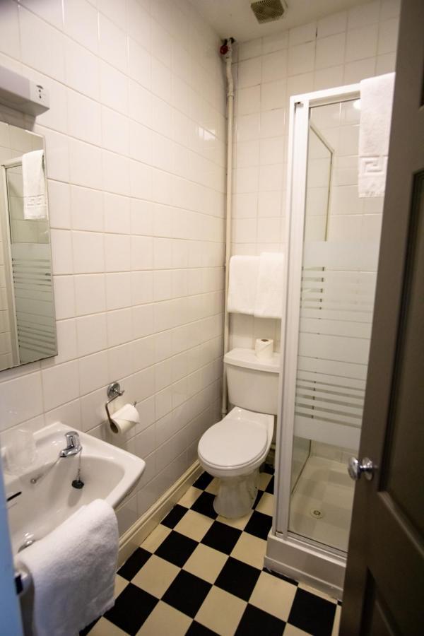 The County Hotel Haverfordwest Ngoại thất bức ảnh
