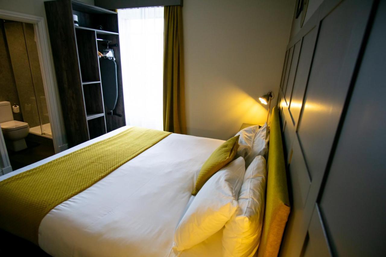The County Hotel Haverfordwest Ngoại thất bức ảnh