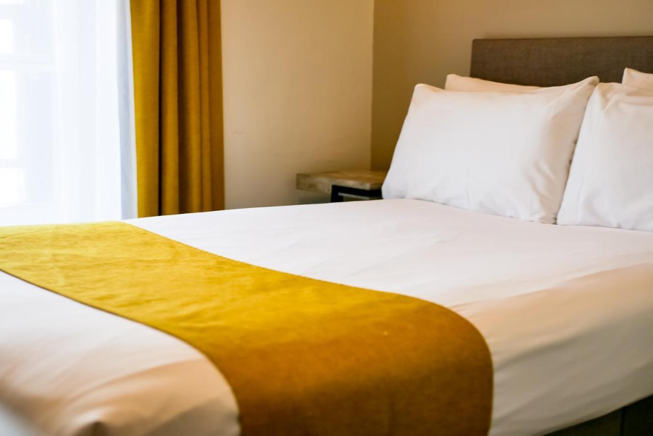 The County Hotel Haverfordwest Ngoại thất bức ảnh