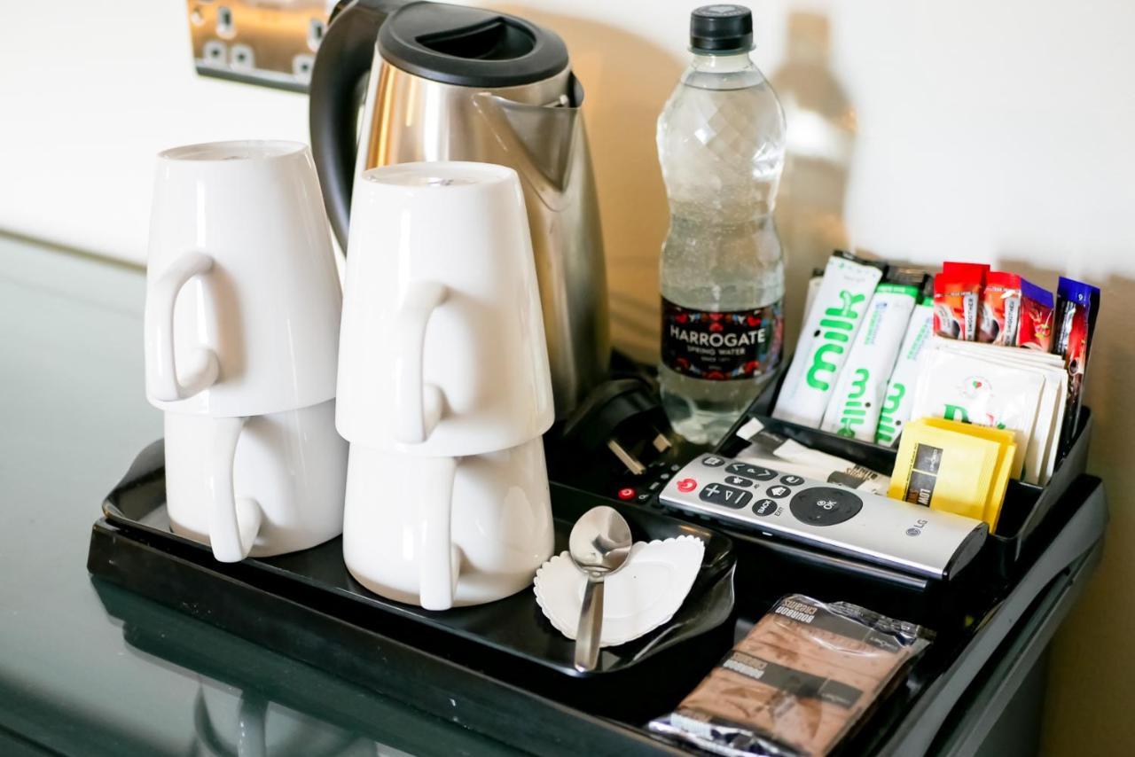 The County Hotel Haverfordwest Ngoại thất bức ảnh
