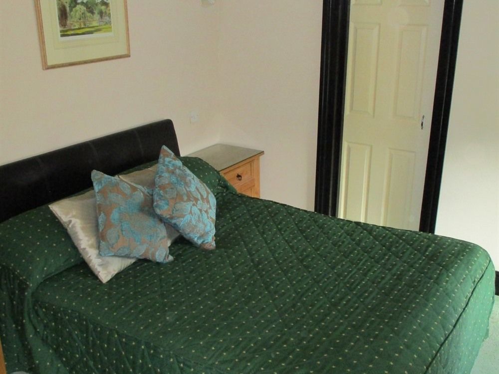 The County Hotel Haverfordwest Ngoại thất bức ảnh