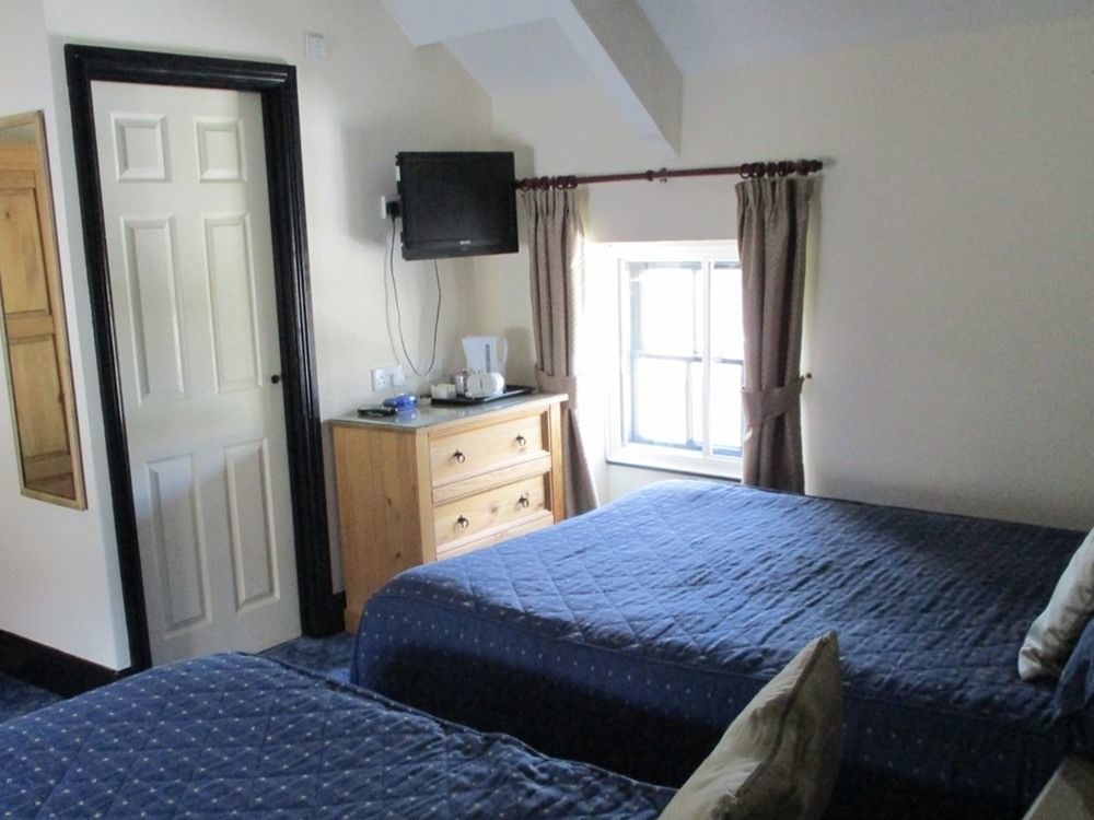 The County Hotel Haverfordwest Ngoại thất bức ảnh