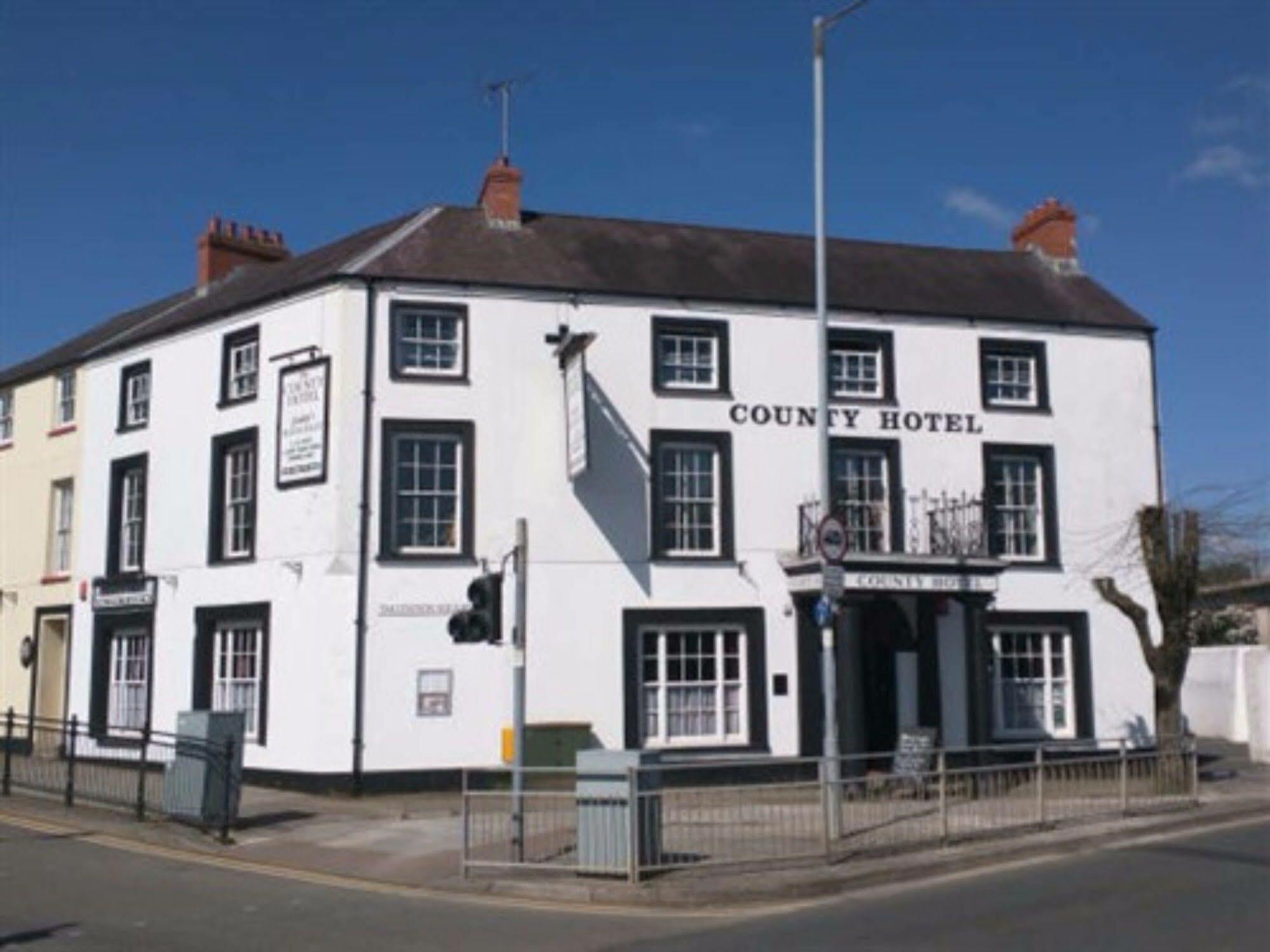 The County Hotel Haverfordwest Ngoại thất bức ảnh
